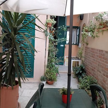 Апартаменты Il Piccolo Eden - Private Garden Ливорно Экстерьер фото