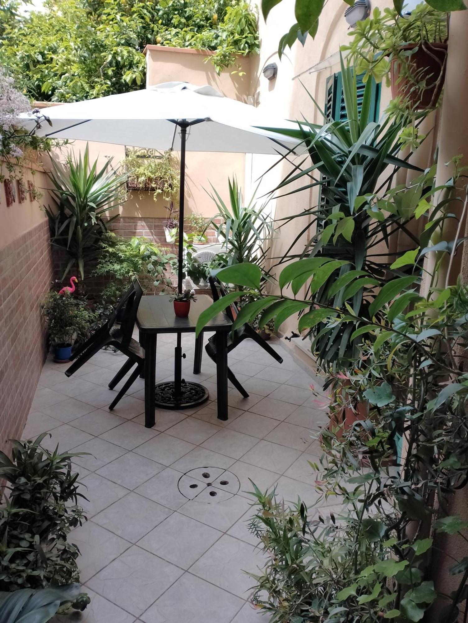 Апартаменты Il Piccolo Eden - Private Garden Ливорно Экстерьер фото