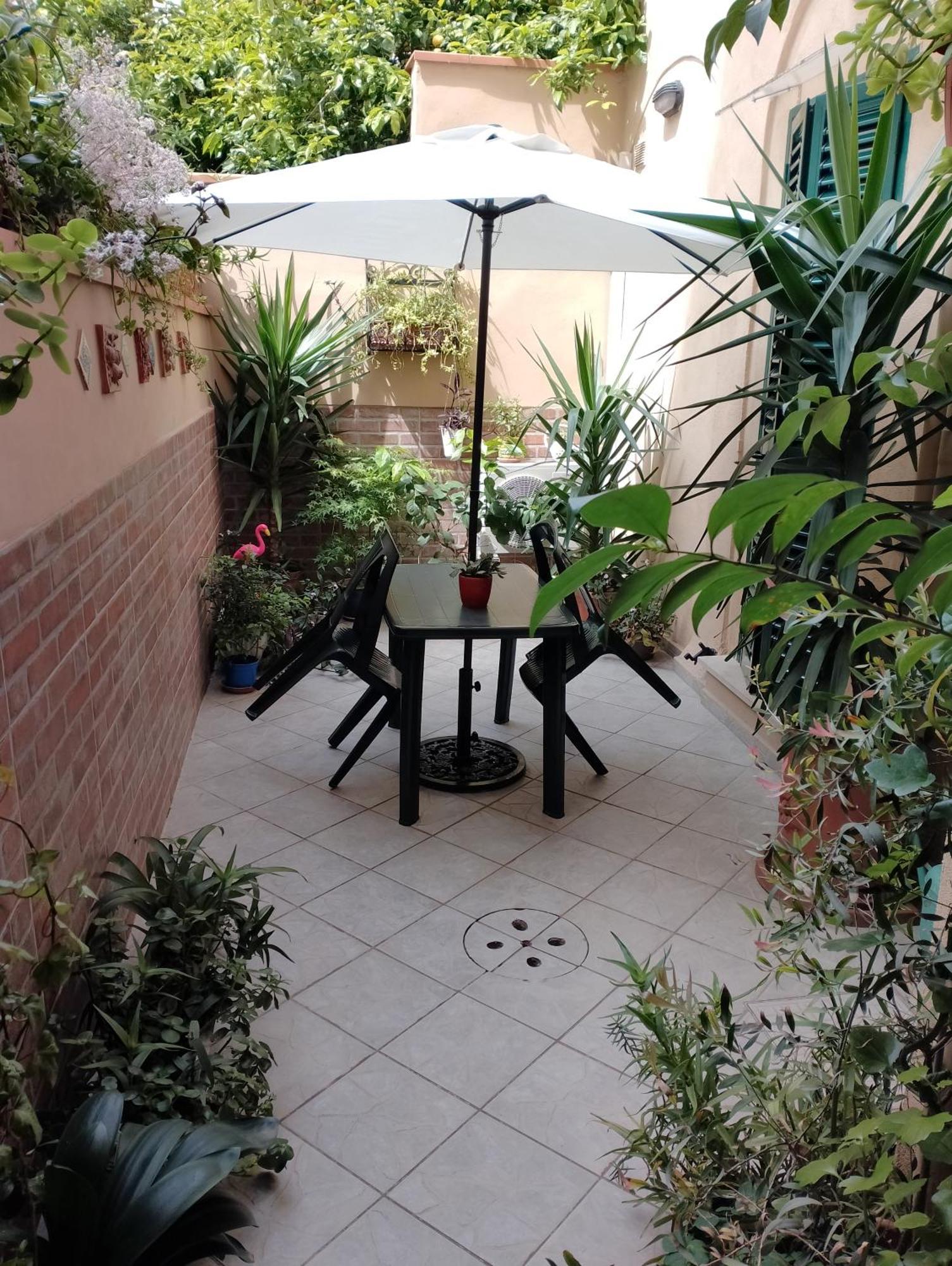 Апартаменты Il Piccolo Eden - Private Garden Ливорно Экстерьер фото