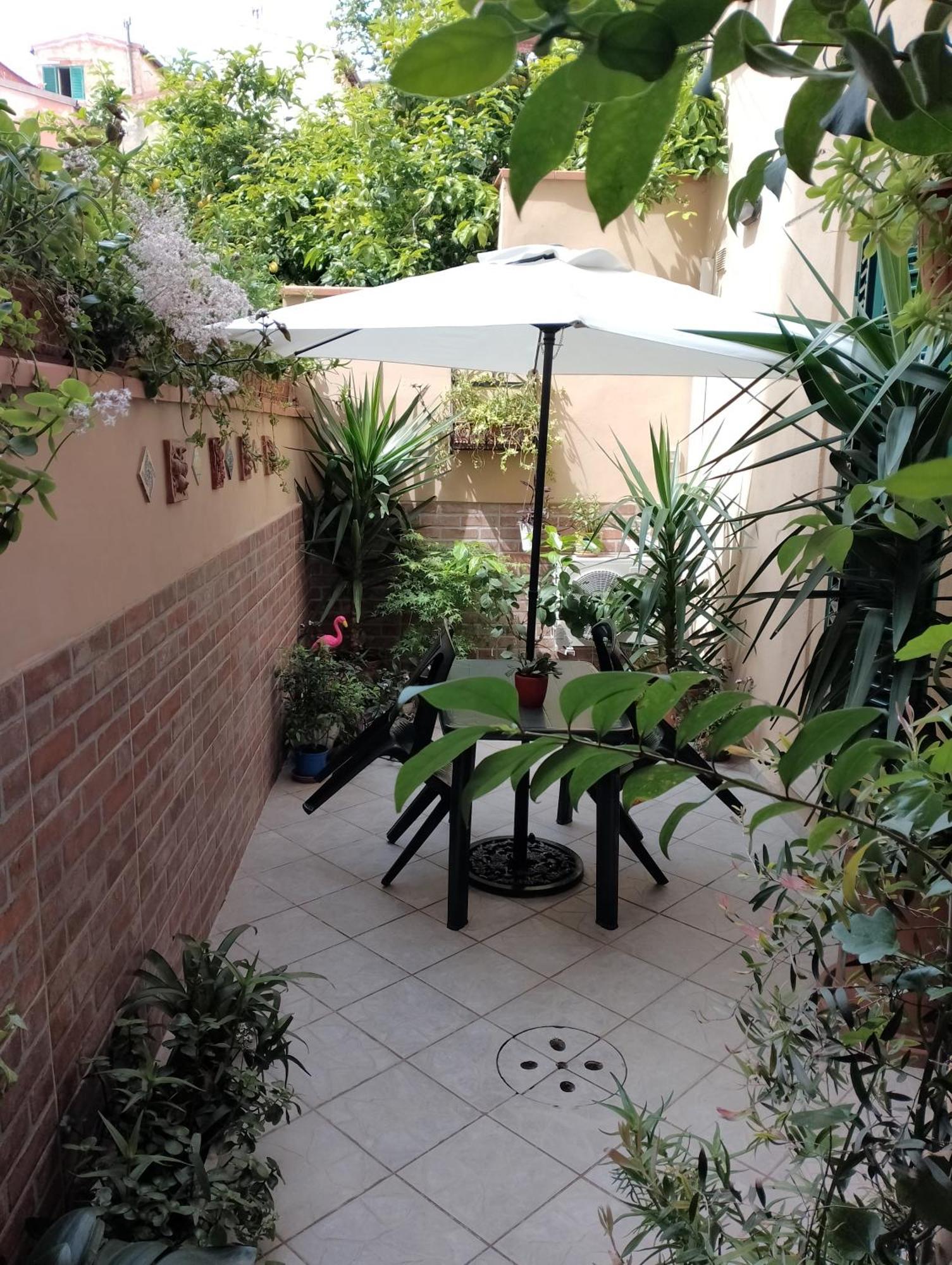 Апартаменты Il Piccolo Eden - Private Garden Ливорно Экстерьер фото
