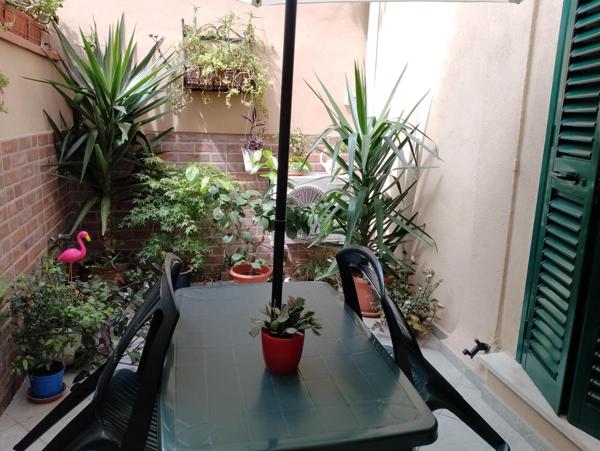 Апартаменты Il Piccolo Eden - Private Garden Ливорно Экстерьер фото